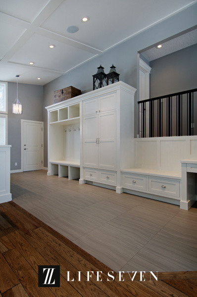 Entryway - entryway idea in Calgary