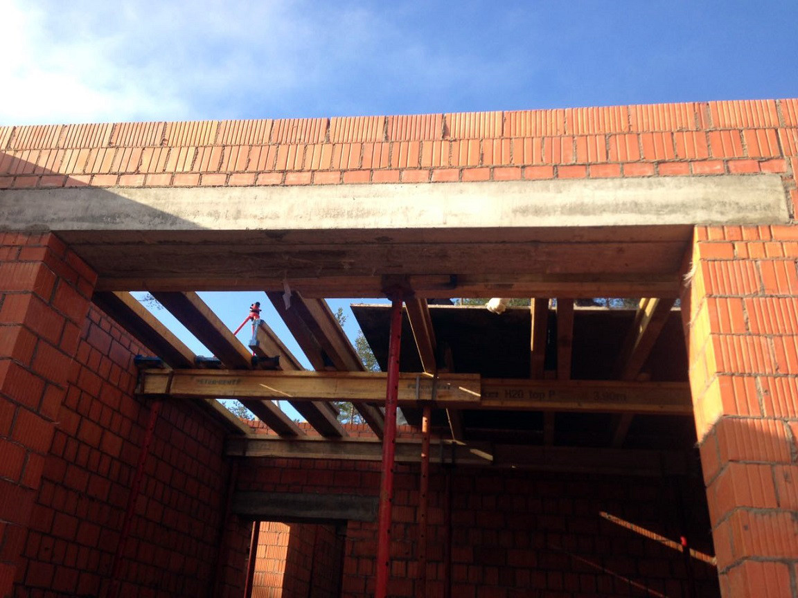 Дом из кирпича в "Охтинском парке"