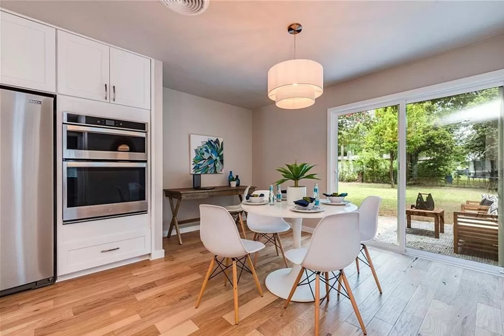 Home design - transitional home design idea in Austin