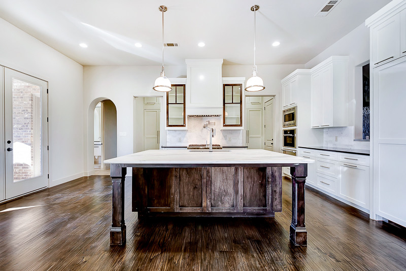 Inspiration for a timeless kitchen remodel in Dallas