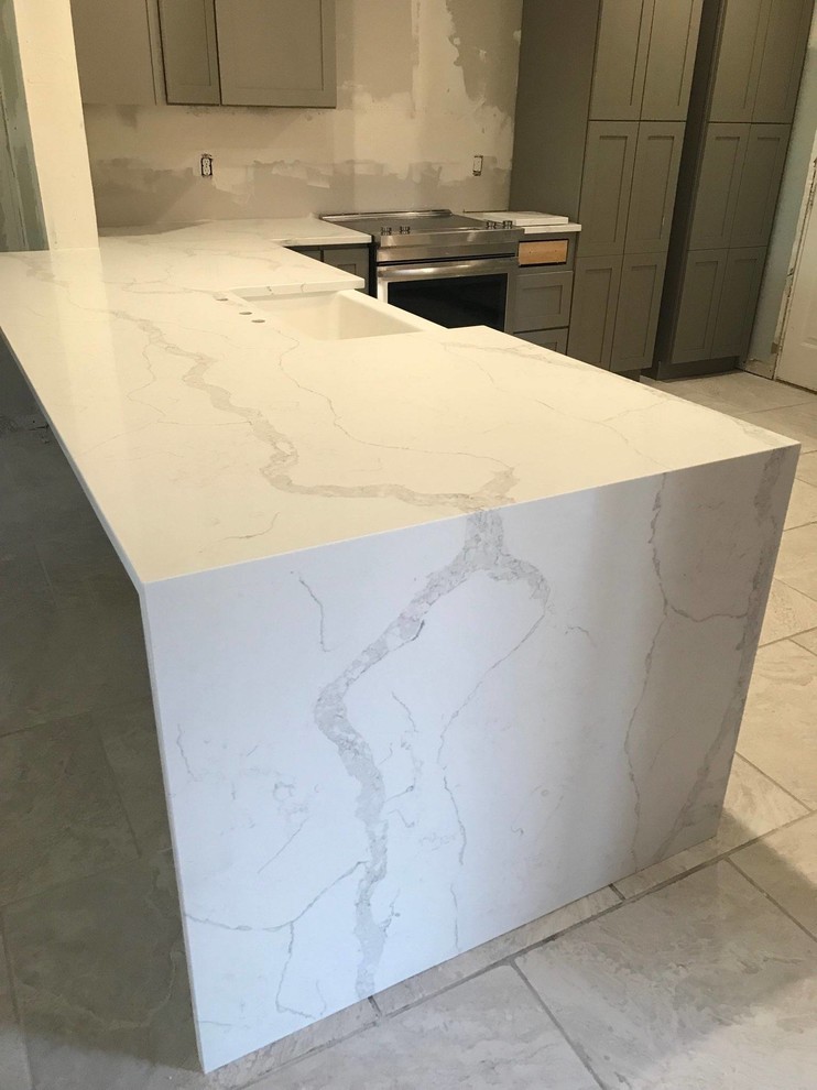 Transitional kitchen photo in Miami