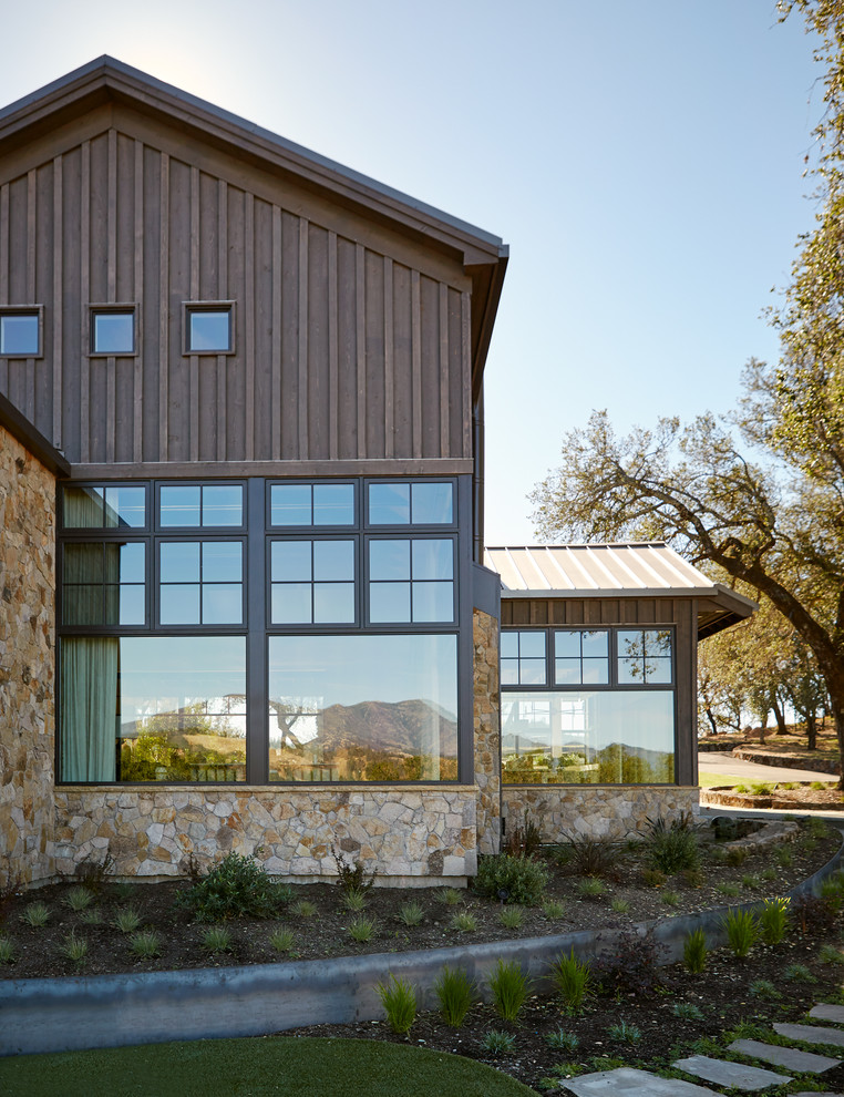 Country home design photo in San Francisco