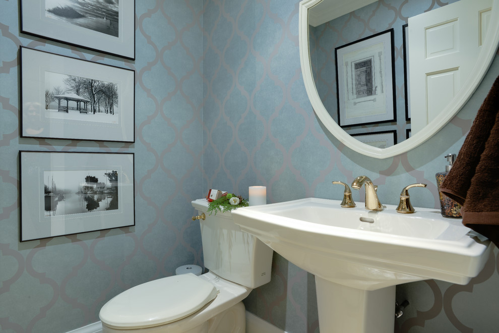 Small transitional powder room in Toronto with a one-piece toilet, blue walls, slate floors, a pedestal sink and grey floor.