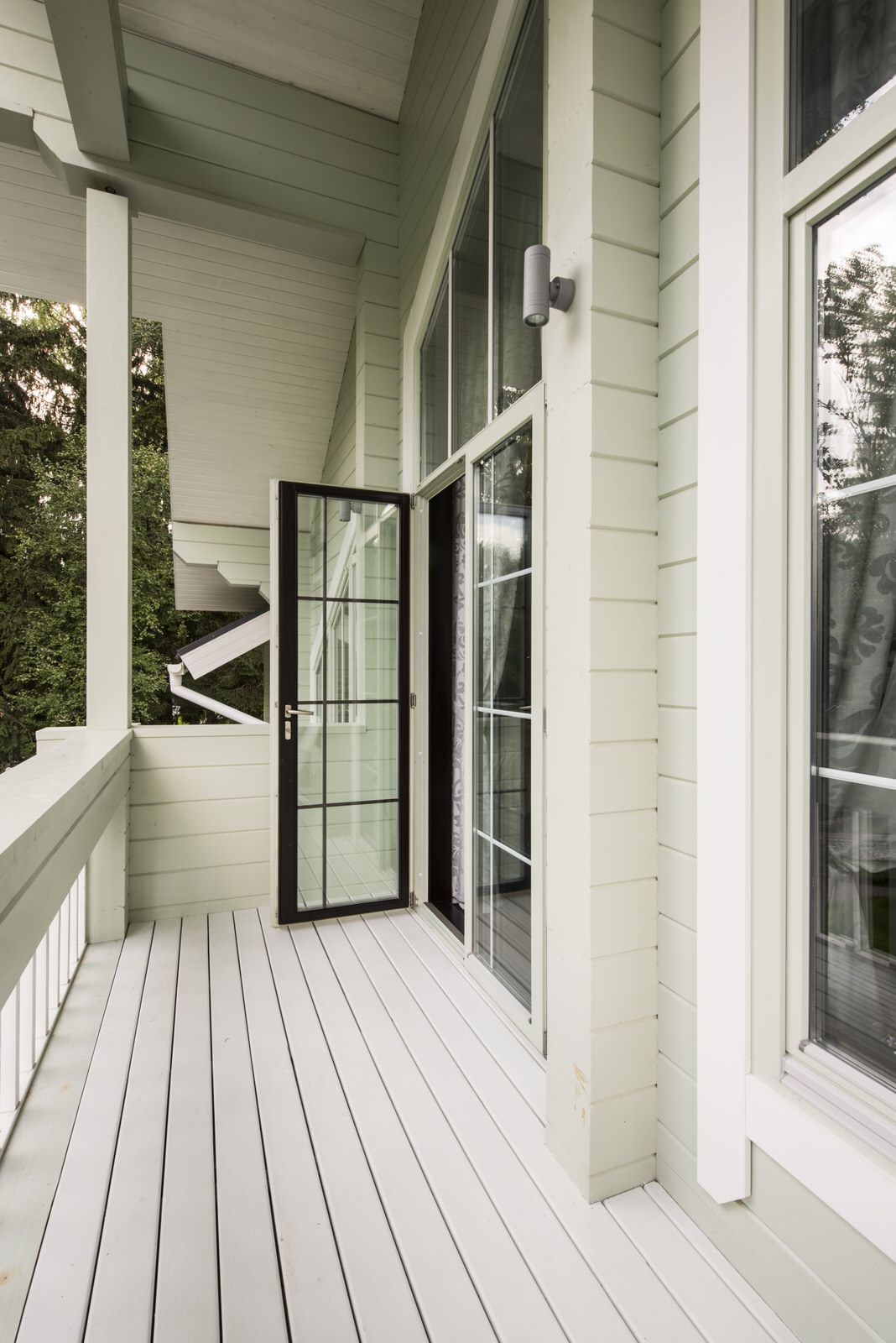 Под одной крышей