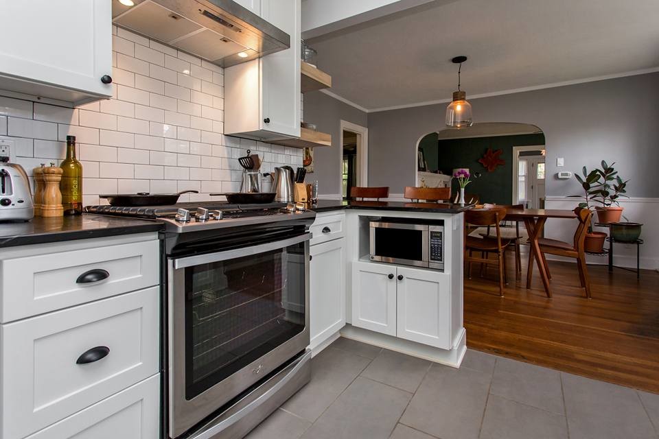 Beautiful Transitional Style Kitchen