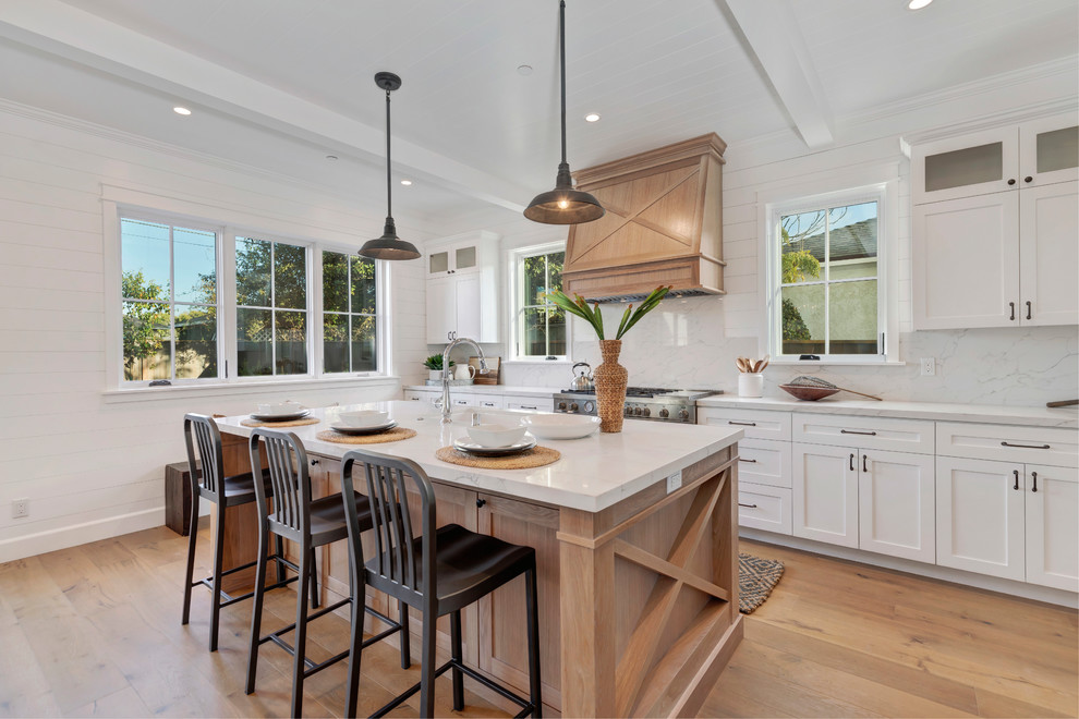 Example of a country kitchen design in Los Angeles