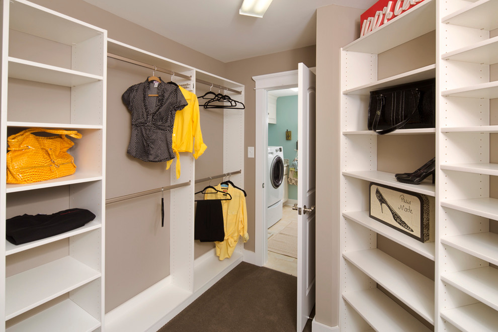 Design ideas for a traditional storage and wardrobe in Richmond.