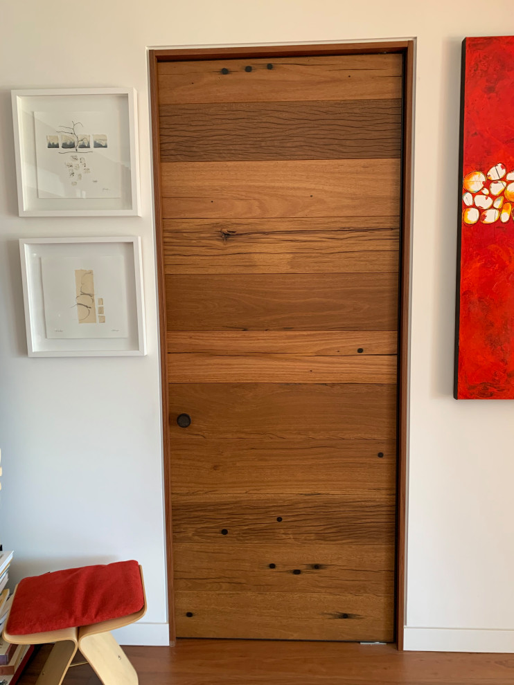 Photo of a contemporary bathroom.