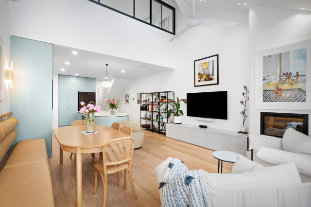 Port Melbourne Project - Provincial Oak moderne-dagligstue