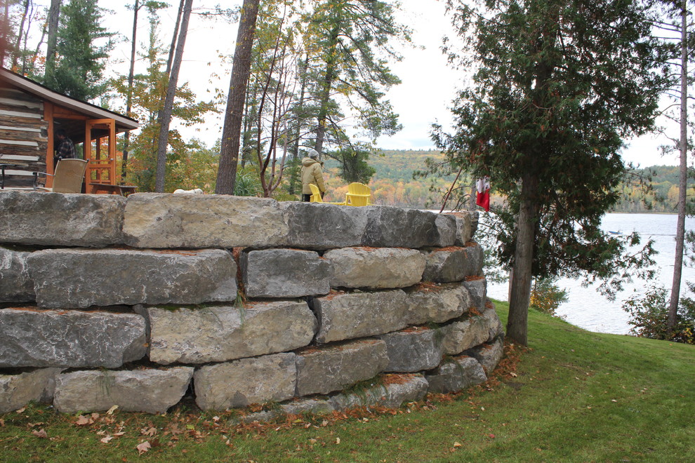Inspiration for a rustic home design remodel in Ottawa