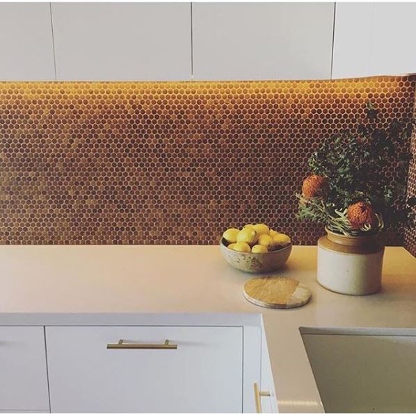 Inspiration for a mid-sized contemporary eat-in kitchen in Sydney with white cabinets, brown splashback, mosaic tile splashback and white benchtop.