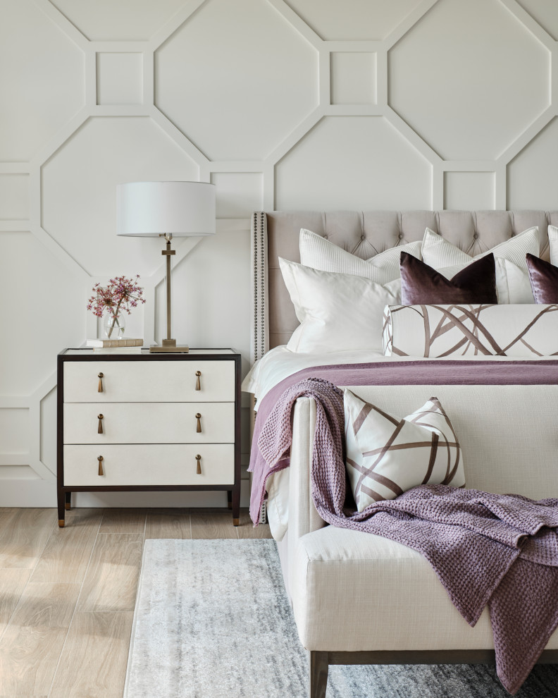 オマハにある広いトランジショナルスタイルのおしゃれな主寝室 (白い壁、磁器タイルの床、ベージュの床、折り上げ天井、パネル壁)
