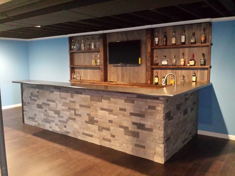 Design ideas for an arts and crafts home bar in St Louis.