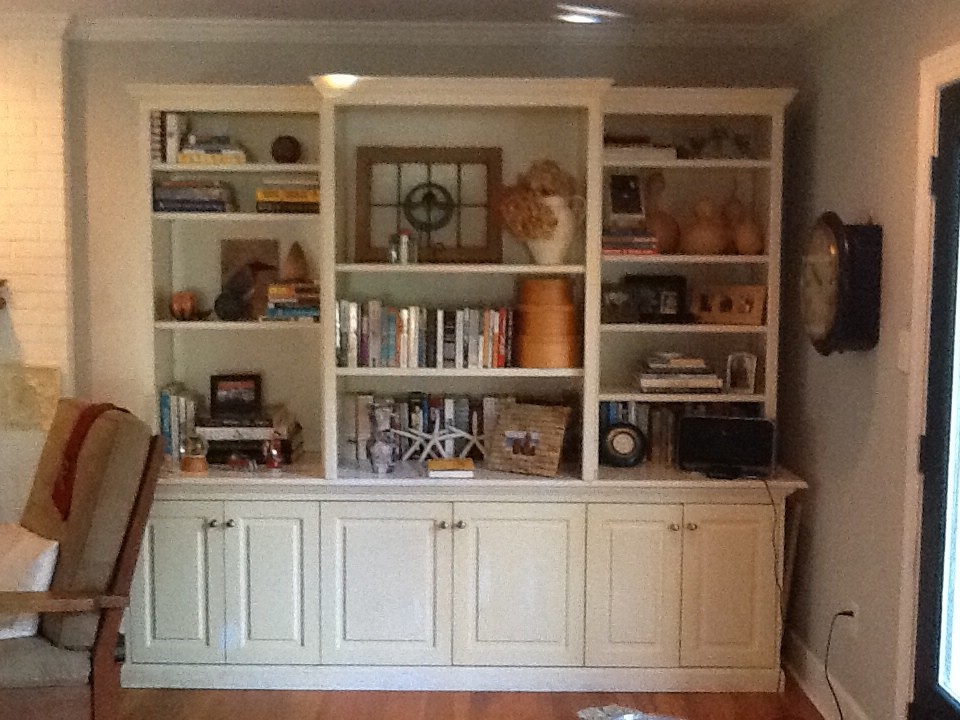 Paint color for shelves