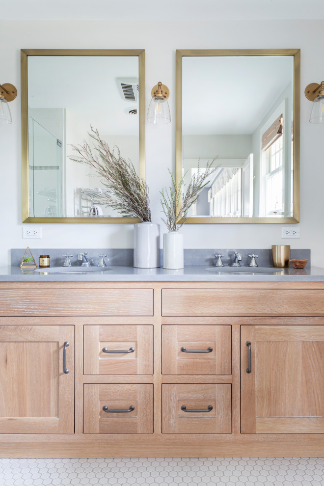 Example of a mid-sized transitional master white tile ceramic tile, white floor and double-sink alcove shower design in Chicago with shaker cabinets, light wood cabinets, a two-piece toilet, gray walls, a drop-in sink, quartz countertops, a hinged shower door, gray countertops and a freestanding vanity
