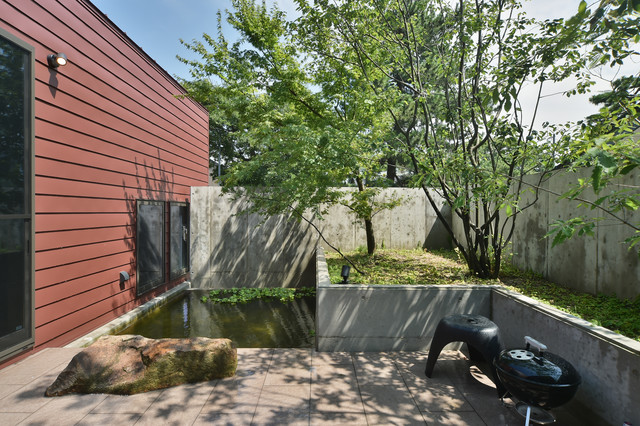 新湊の家 mid-century-garten