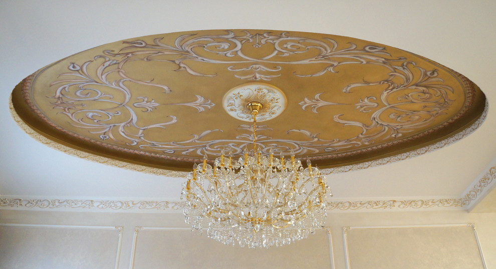 Роспись потолков в гостинной загородного дома
