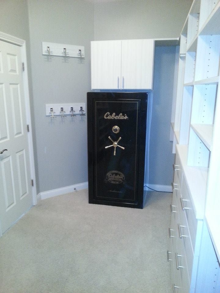 This is an example of a mid-sized transitional gender-neutral walk-in wardrobe in Indianapolis with flat-panel cabinets, white cabinets and carpet.