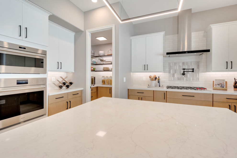 Kitchen - transitional kitchen idea in Phoenix