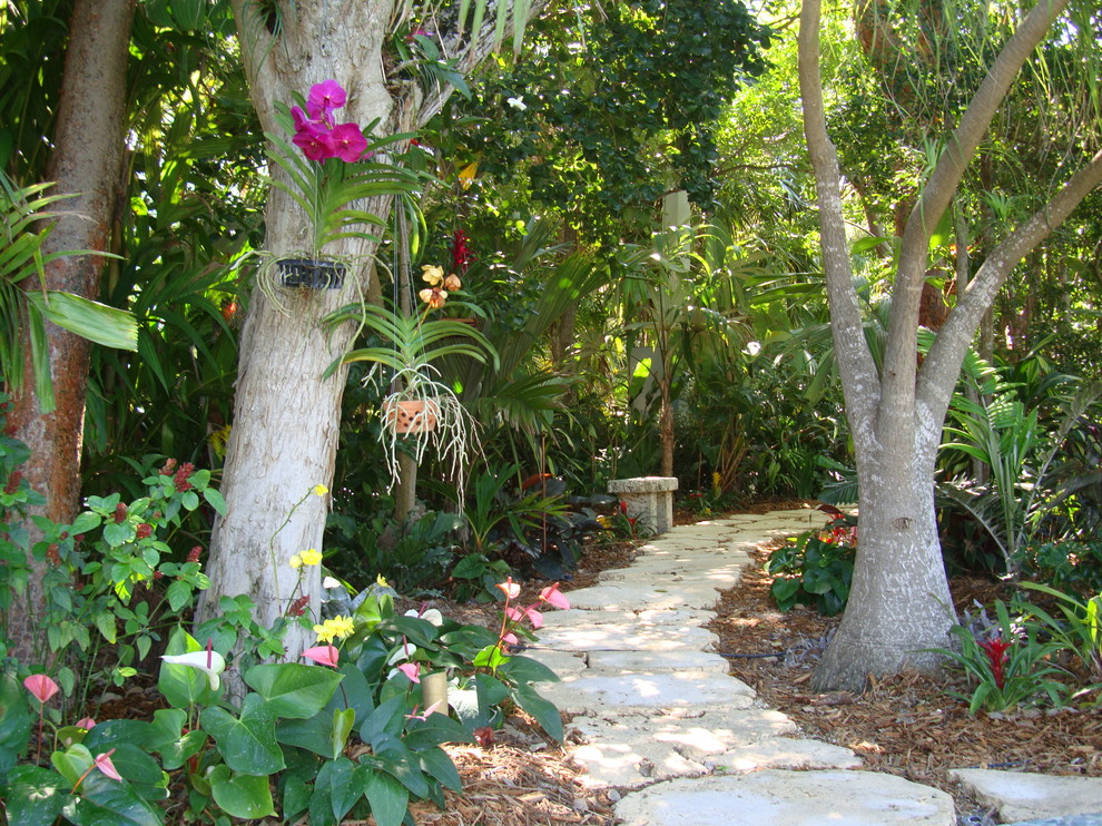 Inspiration for a landscaping in Miami.