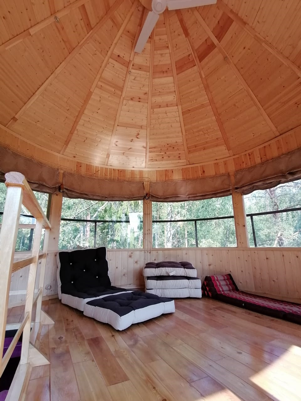 Дом с башней в сказочном стиле в Карелии