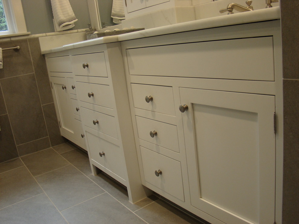 This is an example of a mid-sized traditional master bathroom in Portland Maine with an undermount sink, beaded inset cabinets, white cabinets, marble benchtops, a curbless shower, a wall-mount toilet, gray tile, porcelain tile, blue walls and porcelain floors.