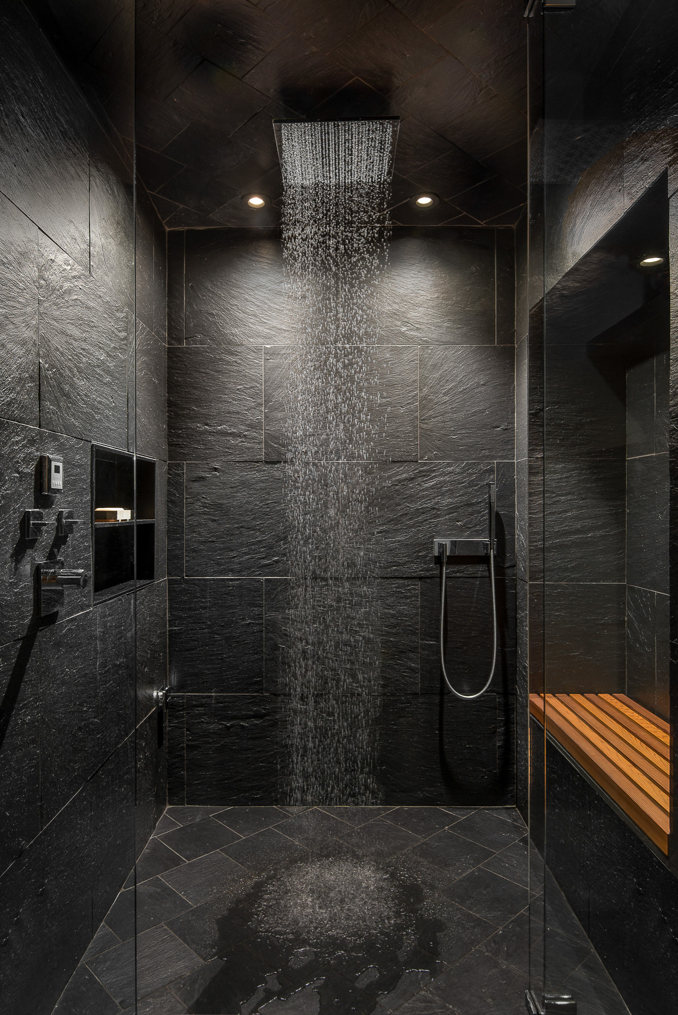 Dark modern bathroom, Casa de banho moderna escura em 2023