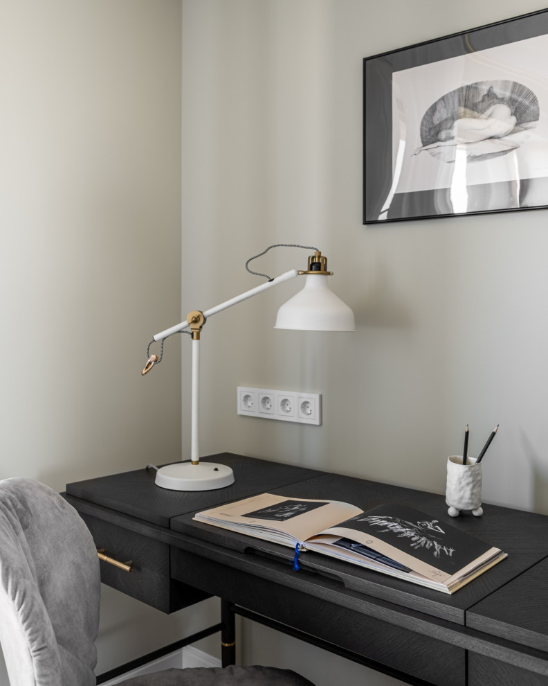 Рабочий стол с функцией макияжного