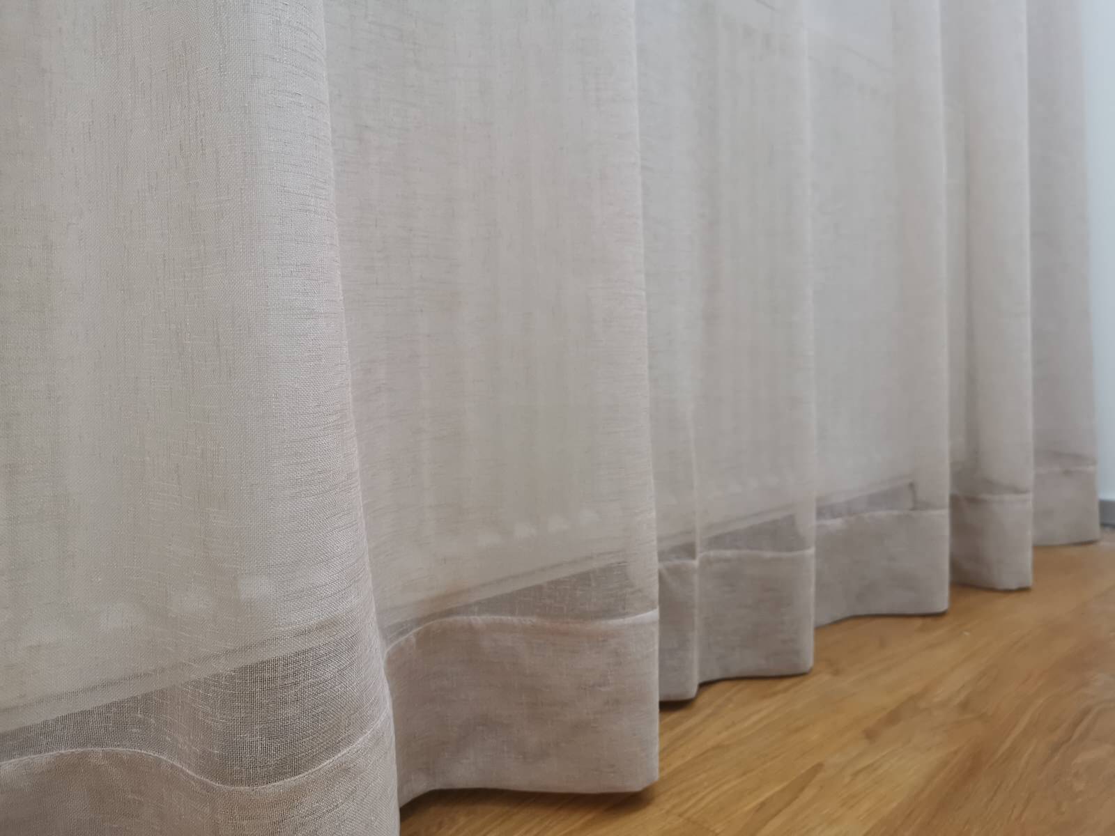 Оформление лестничного окна