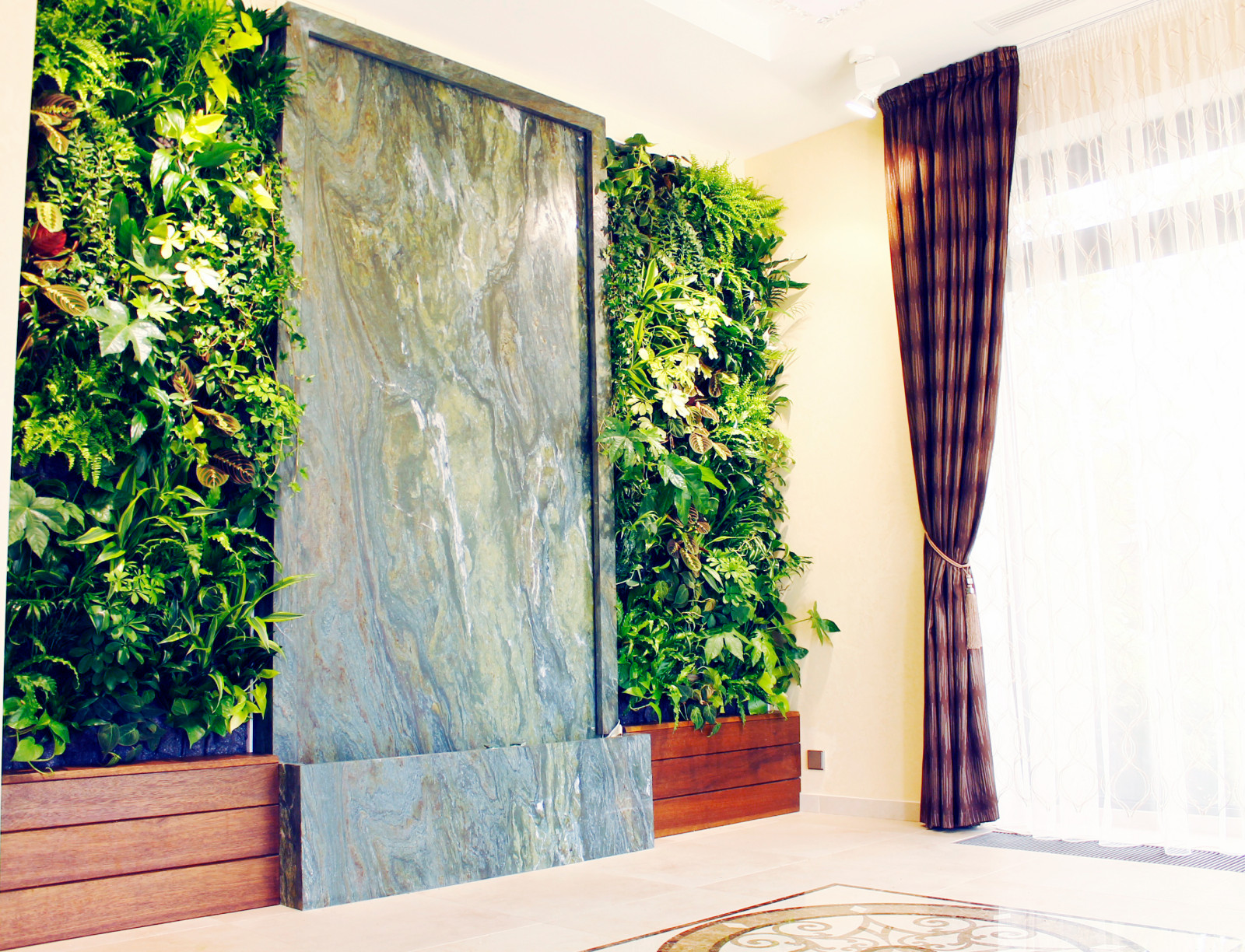 Фитостена загородного дома №2