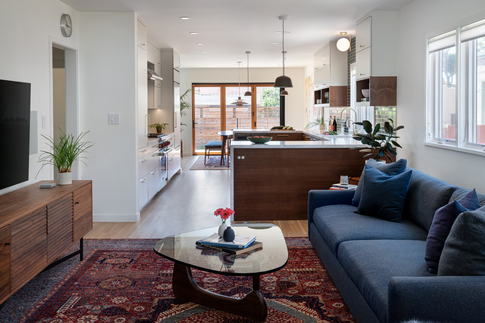 This is an example of a mid-sized midcentury living room in San Francisco with medium hardwood floors and brown floor.