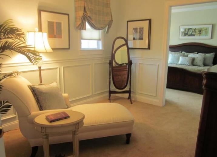 Small traditional master bedroom in Philadelphia with yellow walls, carpet and no fireplace.