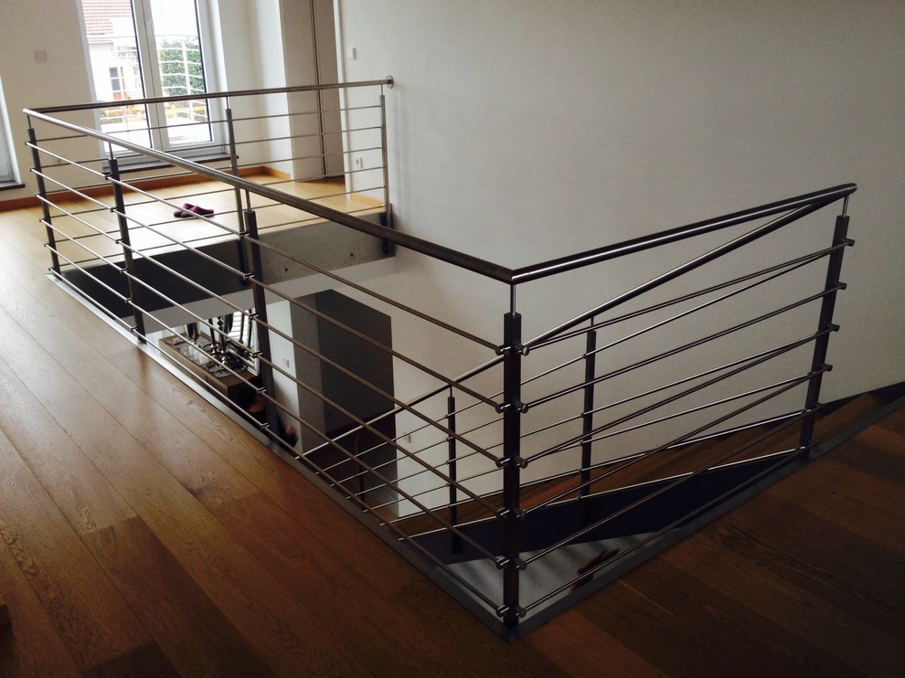 Moderne Treppe in Sonstige