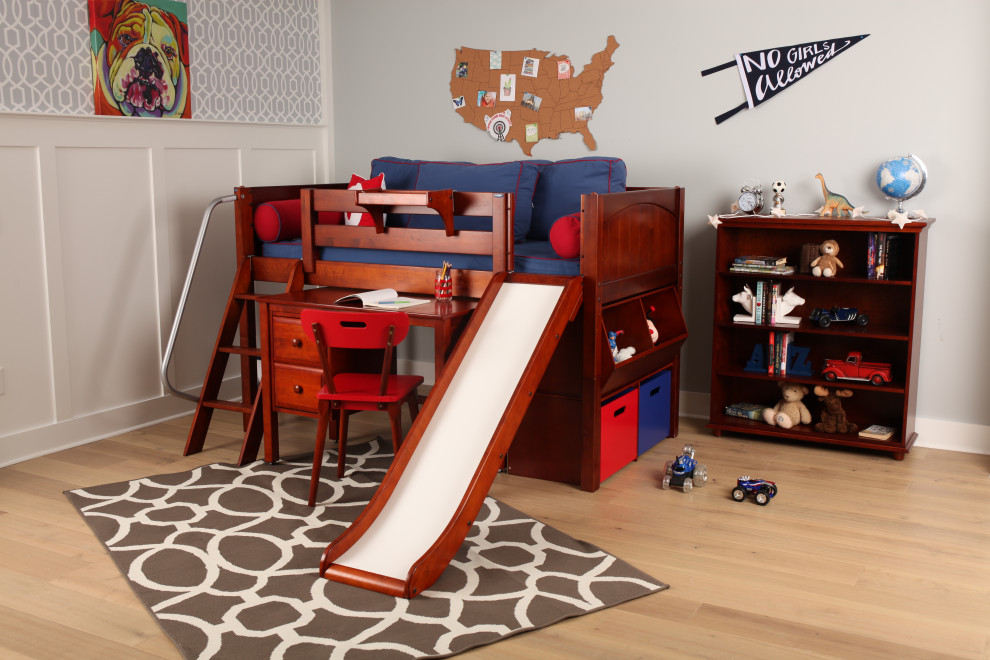 Foto på ett litet eklektiskt könsneutralt barnrum kombinerat med sovrum och för 4-10-åringar