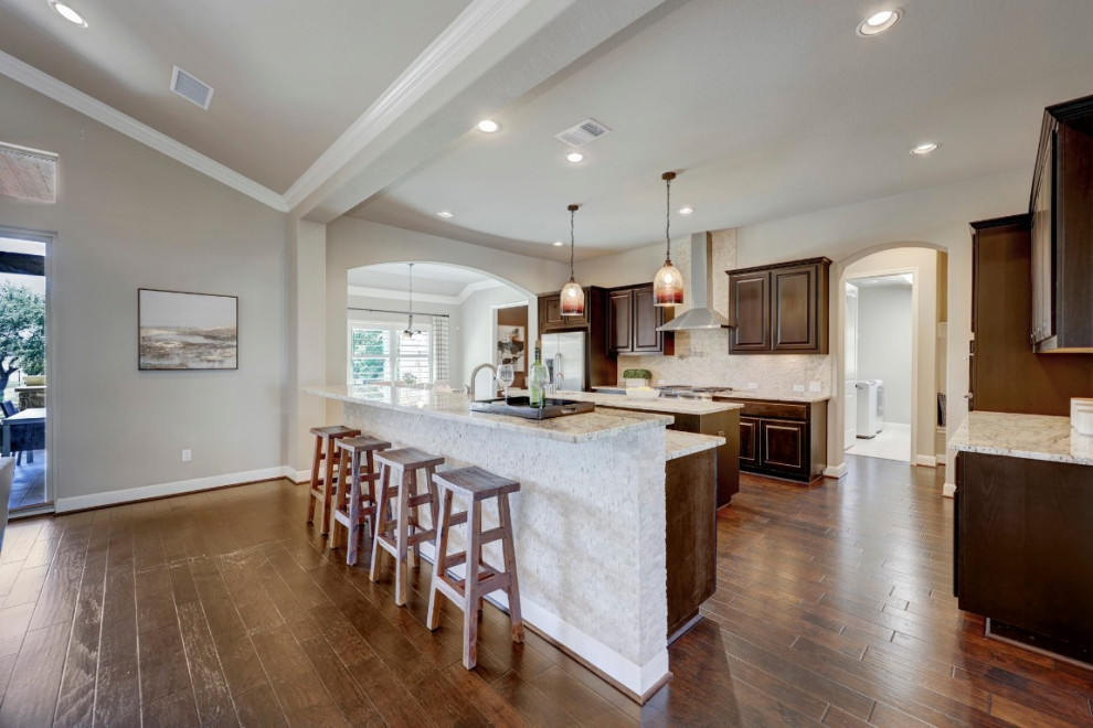 Kitchen - kitchen idea in Austin