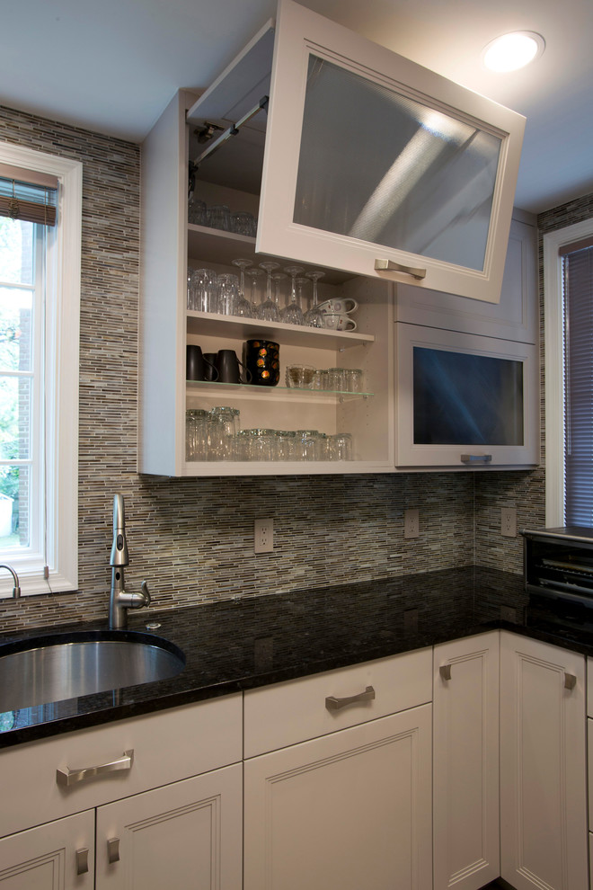 Example of a transitional kitchen design in DC Metro