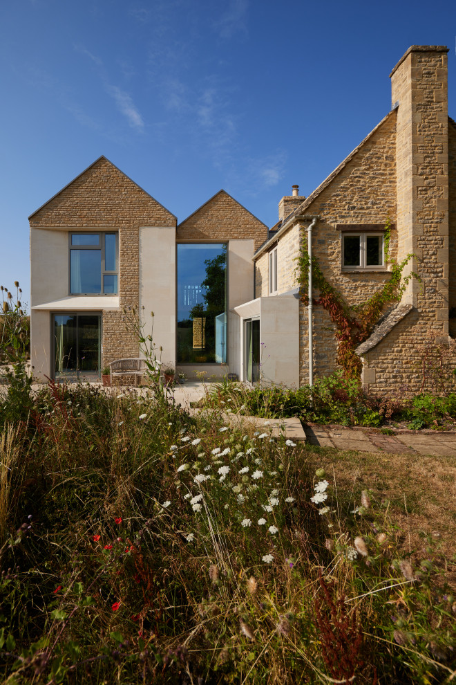 Inspiration for a modern house exterior in Oxfordshire.