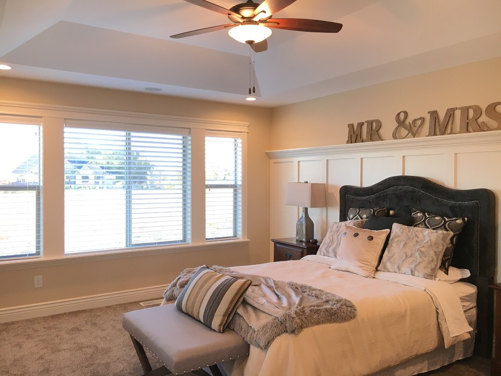 Bedroom - mid-sized transitional master carpeted bedroom idea with beige walls