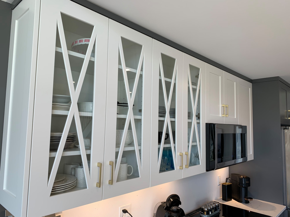 Example of a transitional home design design in Calgary