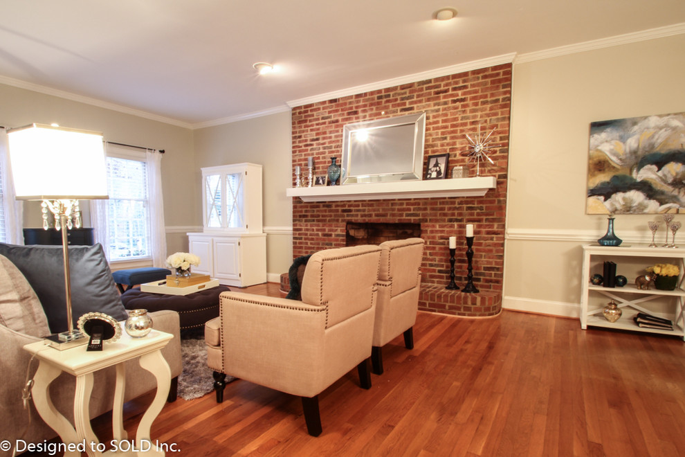 Example of a classic living room design in Raleigh