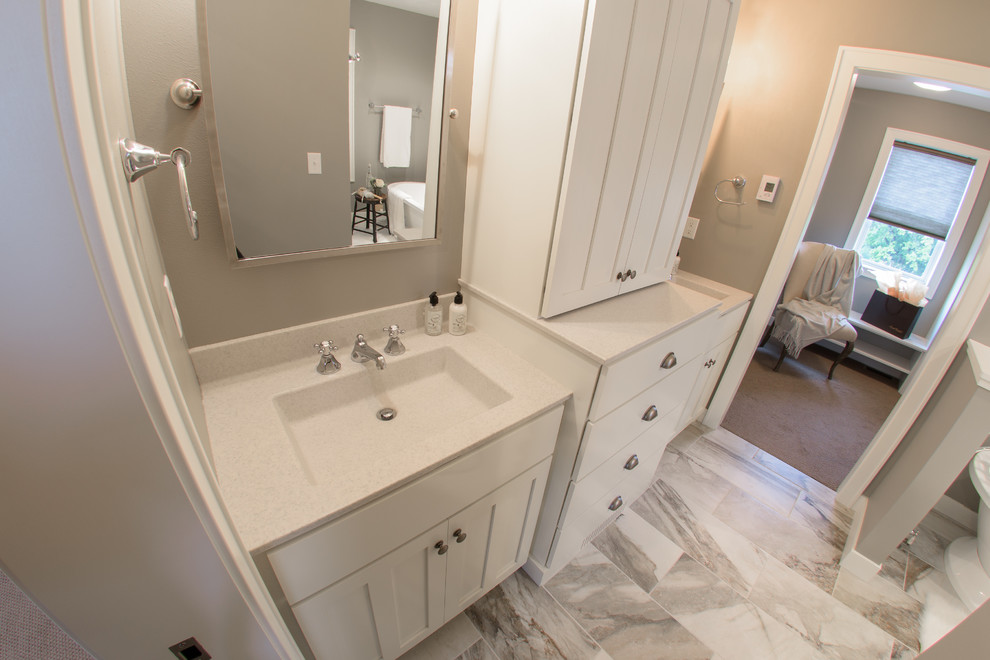 Home design - transitional home design idea