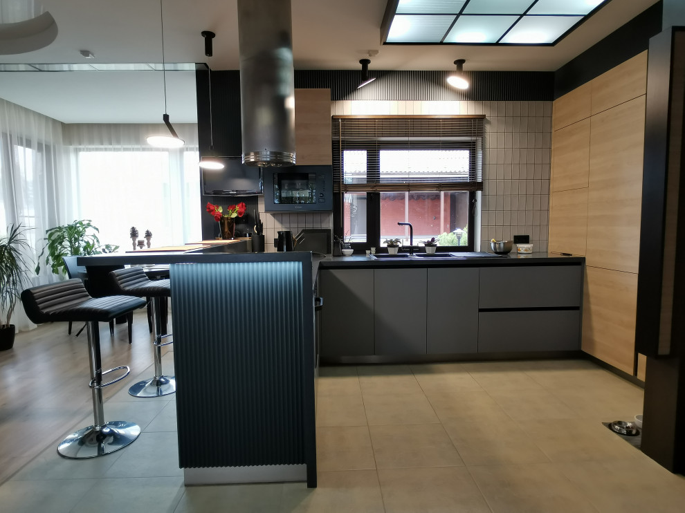 Визуализация и реализованный проект редизайн кухни в частном доме