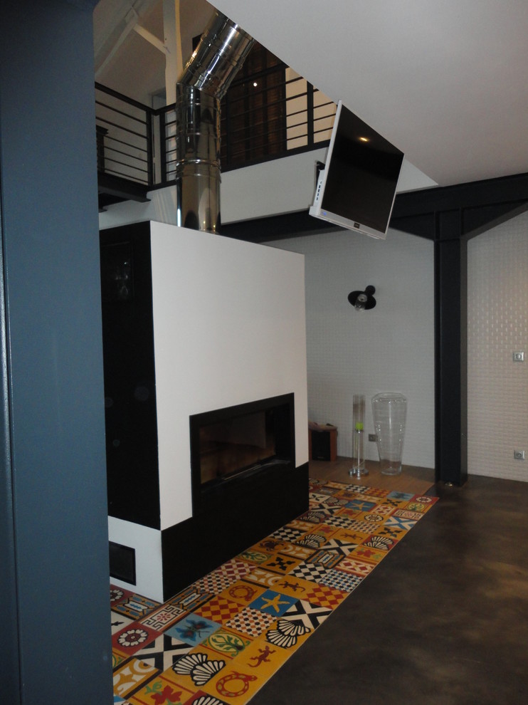 Photo of a contemporary family room in Toulouse.