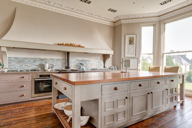 A place to cook traditional-kitchen