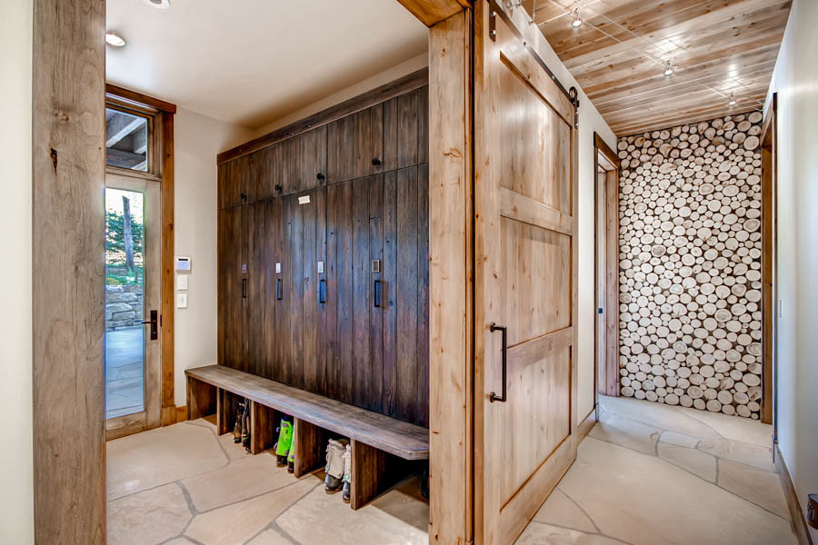 Transitional entryway photo in Denver
