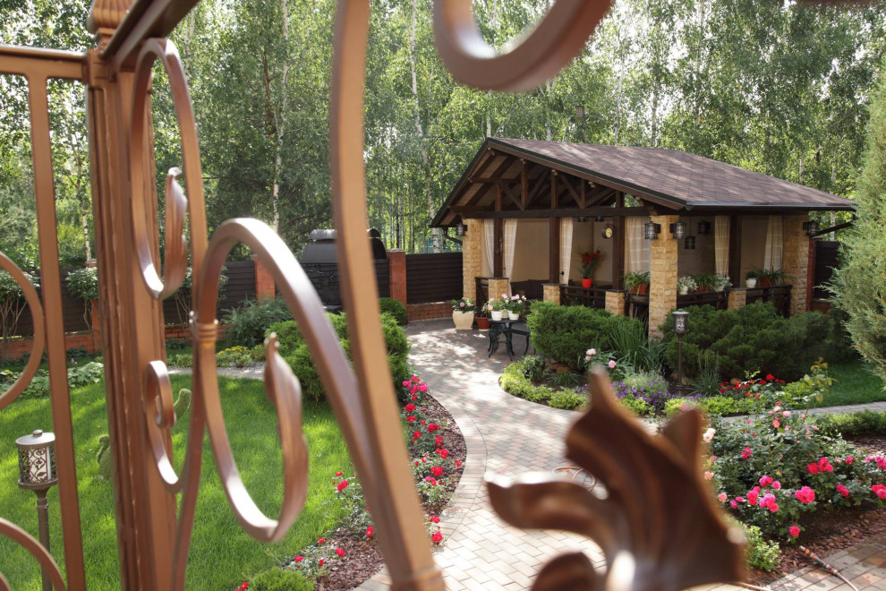 Любимовка. Беседка в ландшафтном дизайне.