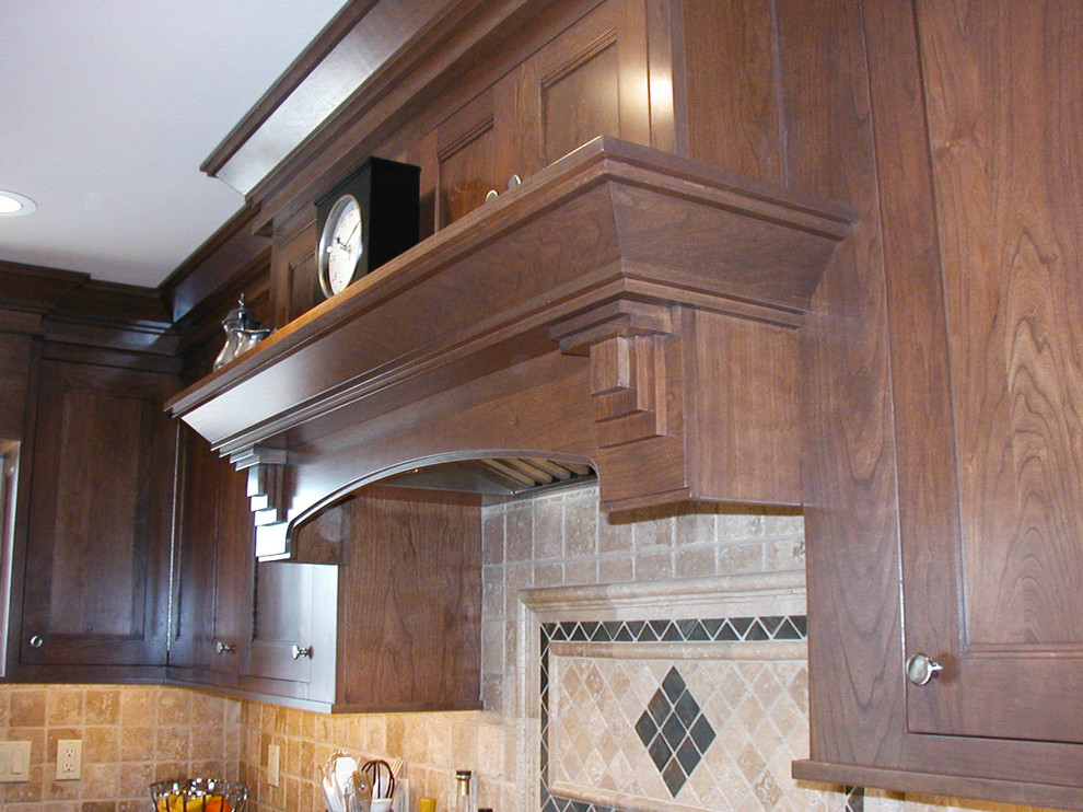 Inspiration for a mid-sized l-shaped eat-in kitchen remodel with an undermount sink, shaker cabinets, dark wood cabinets, granite countertops, stainless steel appliances and an island