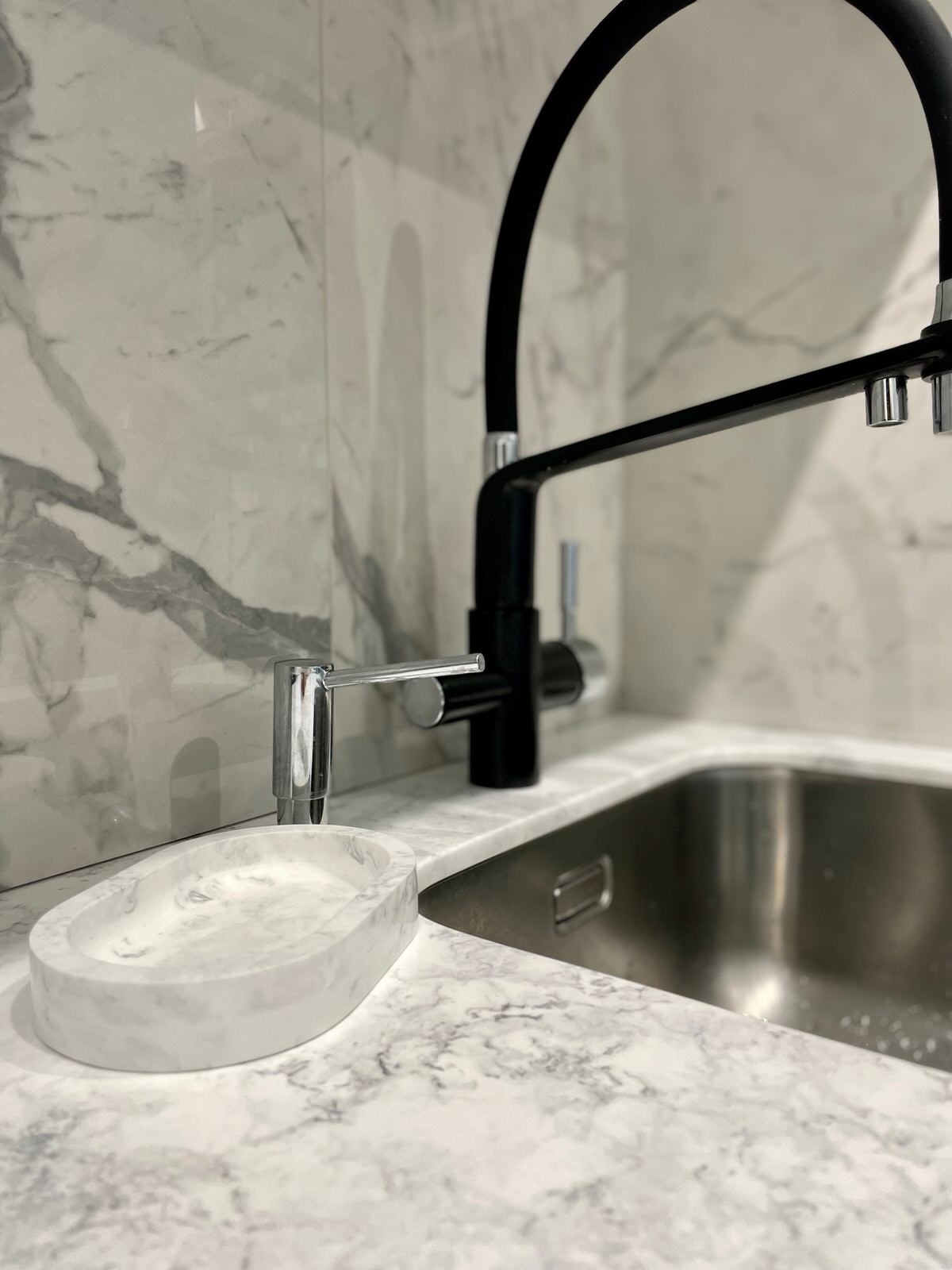 Кухня с выступом