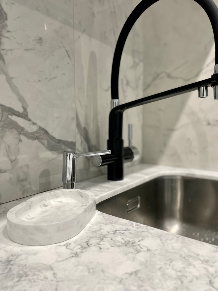 Кухня с выступом