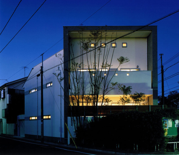 This is an example of a modern exterior in Tokyo.
